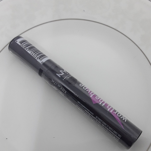 NYX Worth the Hype Volumizing Mascara $ Firm - Picture 2 of 5